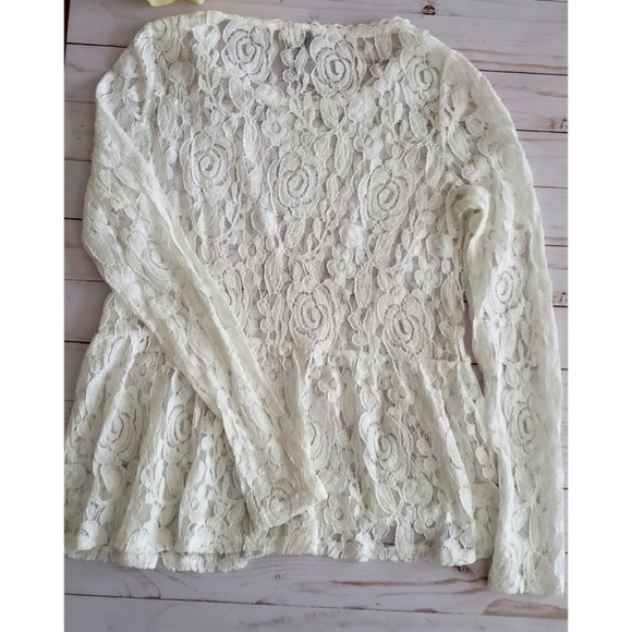 ➡️ SOLD LC Lauren Conrad Lace Top - Picture 3 of 3